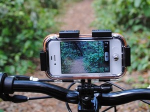 スマホ保護に着目したマウントキット iCLAM 画像