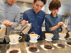 コーヒー「第三の波」は品質重視。ブルーボトル2号店青山カフェにも行列 画像