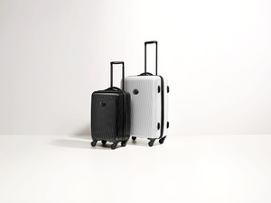 超軽量スーツケースで世界に旅立つ 画像