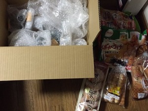 商品と一緒に食料が！ヤフオクで“震災地域の落札者”の元へ出品者が粋な計らい 画像