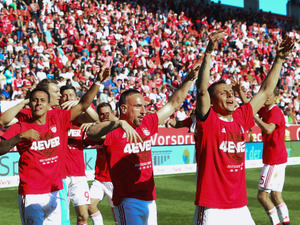 バイエルンが4連覇…ブンデスリーガ初の偉業にファンも笑顔 画像