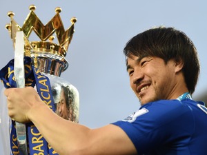 岡崎慎司、レスター歓喜の優勝パレード…新たな目標「もっと上に行きたい」 画像