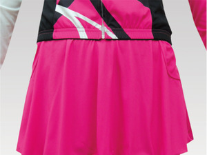 ボディにピッタリのウエアに抵抗ある女性はサイクリング用スカートを 画像