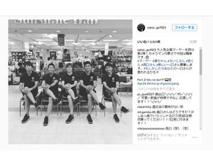 サッカー日本代表の散歩隊、美脚を披露…吉田麻也はどこにいる？「今回は簡単です…」 画像