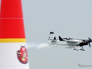 レッドブル・エアレース第3戦、マイケル・グーリアン…パワフルなフライトが持ち味 画像