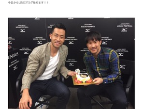 岡崎慎司、LINEブログ開始！親友の吉田麻也とツーショット 画像