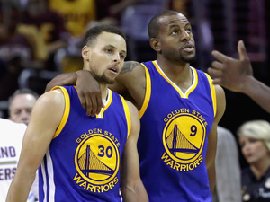 ウォリアーズ、NBAファイナル連覇かけ地元で第5戦 画像
