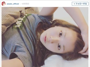 元シンクロ・青木愛、ベッドの中ですっぴん披露 画像
