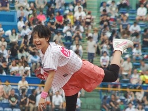 剛力彩芽、ノーバン投球ならずも狙い通り？ 画像