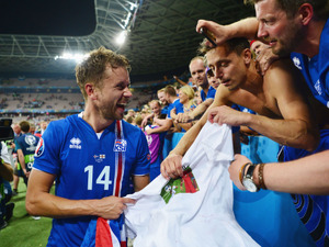 サッカーアイスランド代表、初出場でEURO8強入り…敗れたイングランドは監督辞任 画像