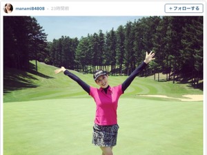 橋本マナミ、軽井沢でゴルフ満喫…セクシーなミニスカウエアも披露 画像