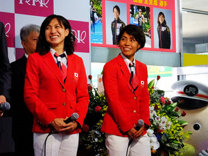 リオオリンピック女子トライアスロン上田藍・加藤友里恵、地元駅でメダルダブル獲得を想う 画像
