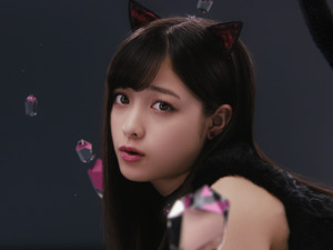 橋本環奈がセクシーな黒猫に変身！「リップ＆アイ」テレビCMが8/13オンエア 画像