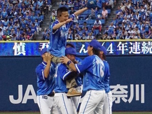 柳沢慎吾、日本一長い始球式記録更新！今年は9分間 画像