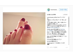 佐々木希、足先までの美しさに反響…「爪がダイヤモンドか宝石に…」 画像