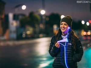 発光するイヤホン「glow」が日本上陸 画像