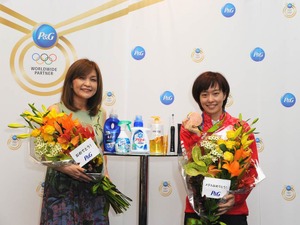 卓球日本代表・石川佳純「母に銅メダルをプレゼントできて嬉しい」 画像