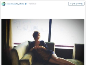 佐々木希、セクシーに美脚を大胆披露 画像