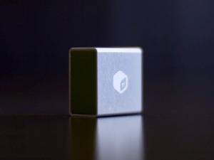 256GBの容量を誇る、コンパクトなキューブ型ストレージ 画像