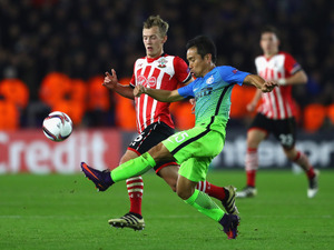 長友佑都に不運なオウンゴール…EL日本人対決はサウサンプトンが勝利 画像