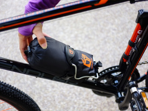 ボトルケージに収まる輪行・車載用バッグとホイール専用バッグ発売 画像