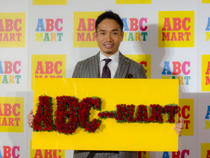 長友佑都、ABC-MARTアンバサダーに就任…引退後は店員に？ 画像