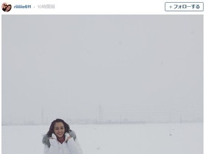 田中理恵「寒～い！初雪です」…真っ白な世界で真っ白なコーデ 画像