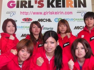 女の子だけの競輪レース、ガールズケイリンが開幕 画像