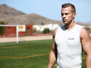 心拍計を装着できるインナーウェア「Polar Team Pro Shirt」4月発売 画像