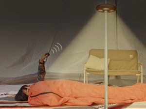 ワンポールテントのポールを活用する「リモコンライト」など発売 画像