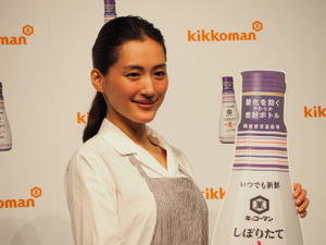 綾瀬はるか「プライベートでも使っています」…キッコーマン『いつでも新鮮 しぼりたて生しょうゆ』CM発表会 画像