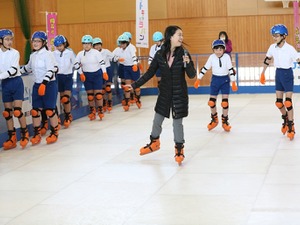 元フィギュア・鈴木明子「はげまし合うことで頑張ることができる」…スケートキャラバン 画像