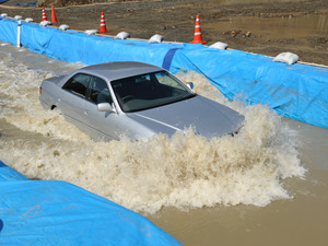 JAF、ゲリラ豪雨や台風時の移動に注意を呼びかけ 画像