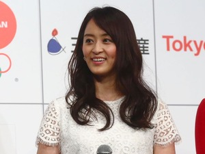 田中理恵、ブルーのアイシャドウに挑戦…ばっちりメイク反響「うっとりだよ～」 画像