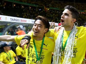 香川真司、ドイツ杯優勝の喜び…ファンと一緒に「カップを高くかかげたと思ってます」 画像