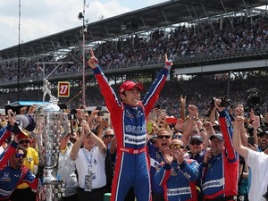 インディ500で優勝した佐藤琢磨、熱い気持ちを語る 画像