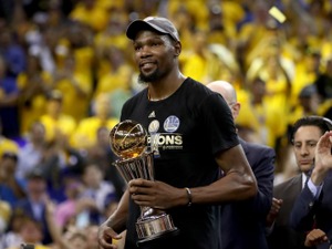 【THE ATHLETE】初戴冠を果たしたデュラント、献身的なスター軍団にハマった最後の1ピース 画像