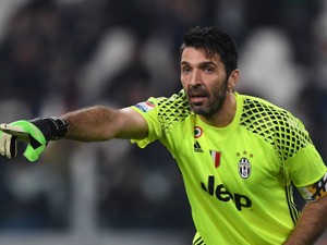 成功の秘訣を聞かれ、両親に感謝するブッフォン 画像