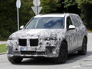 イカリングではない！BMWの最高級SUV「X7」、次世代LED灯し最終テスト 画像