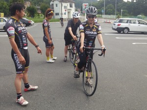 チーム右京プロデュースの「Reve RB-01」、ロードバイクビギナーが試乗会で体感 画像