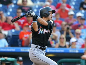 イチローが代打勝ち越し3ラン、右中間深部に132メートルの特大弾 画像
