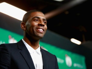 アービング、セルティックス入団会見でレブロンを語る「多くを学んだ」 画像