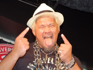 プロレスラー真壁刀義、ラグビー代表合宿に乱入 画像