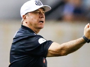 元セレッソ大阪のクルピ監督、フロントがクビ決定も…選手が反対し、なんと留任！ 画像