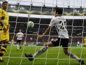 長谷部誠、試合終了間際に「神クリア」！ブンデス公式も紹介 画像