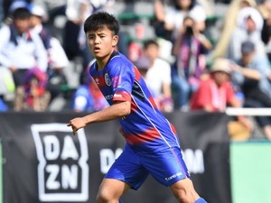 久保建英、26歳年上の川口能活を脅かす！「右足シュート」でポスト強襲 画像