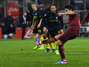 遠藤保仁みたい？ローマMFペロッティ、PKの助走で完全に「歩く」 画像