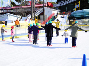 ひらかたパーク、スケートと雪あそびが楽しめる「ウインターカーニバル」オープン 画像