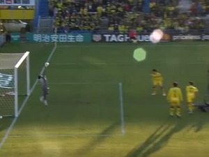 GK中村航輔、最後の最後に超BIGセーブ！どうして反応できるんだ… 画像