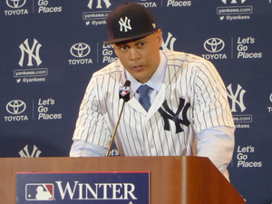 スタントンがヤンキース移籍会見、背番号「27」で「人生の新章が始まる」 画像